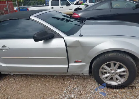 2007 Ford Mustang V6 Deluxe/V6 Premium z USA, uszkodzony, nr VIN 1ZVFT84N175265963